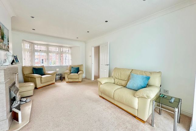 52 Hubbards Chase, Hornchurch photo 3
