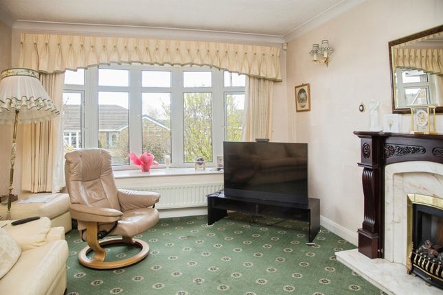 4, Oakfield Grove, Huddersfield photo 2
