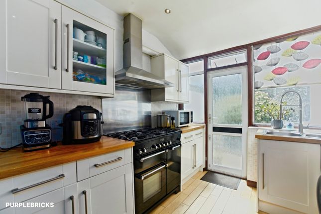 105, Gorringe Park Avenue, Mitcham photo 4