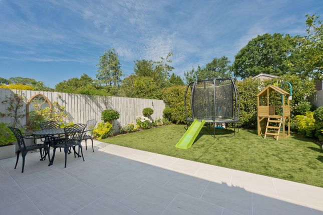 10, Glebelands, Esher photo 2