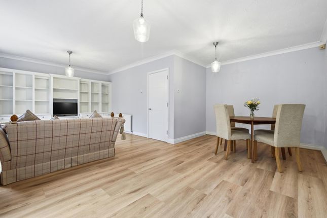 12, Hazelwood, Loughton photo 4