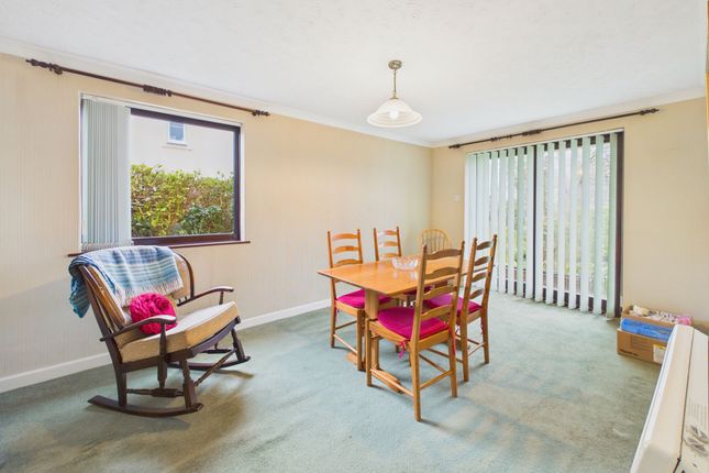 22 Elm Park, Haverfordwest photo 4