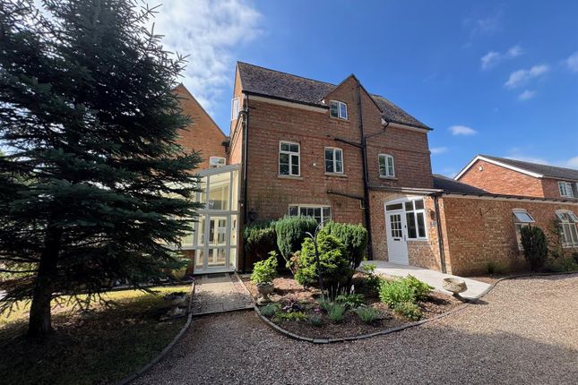 Driveway &amp; Communal Entrance