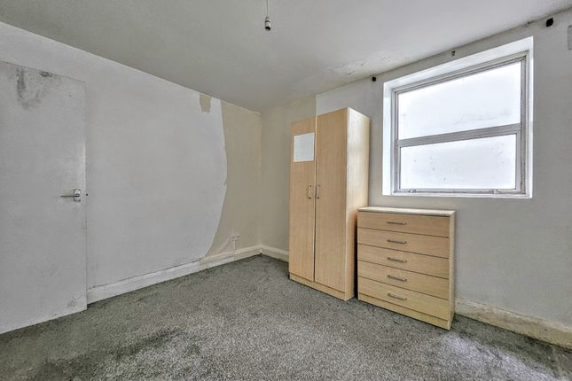 Flat for sale in Kilburn Lane, London