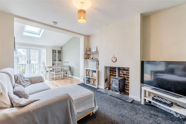 12, Carrholm Grove, Leeds photo 3
