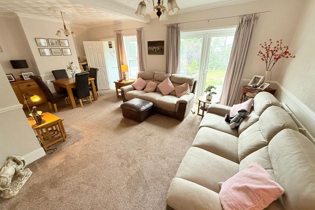 12, Sandringham Avenue, Great Yarmouth photo 3