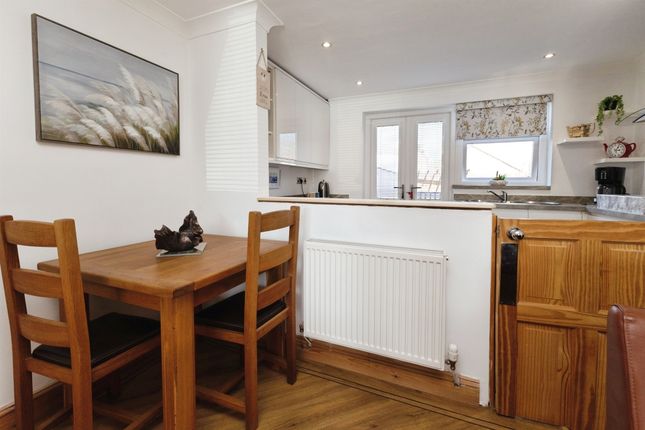 81, Elmwood, Middlesbrough photo 4