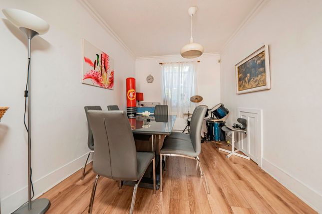 73 Park Street, Upton, Slough photo 4