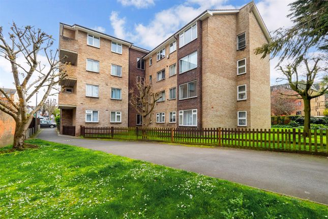 Thumbnail Flat for sale in Wellesley Road, Sutton