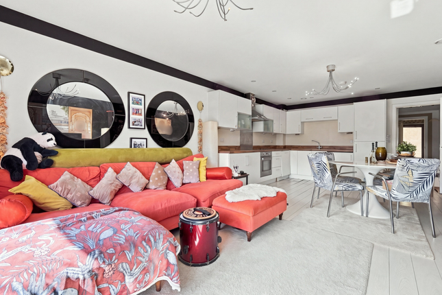 Flat 5, London photo 4