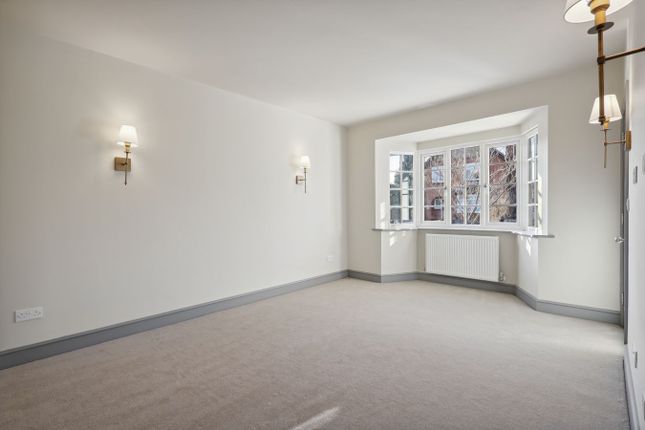 1, Beech Close, Walton-on-Thames photo 4