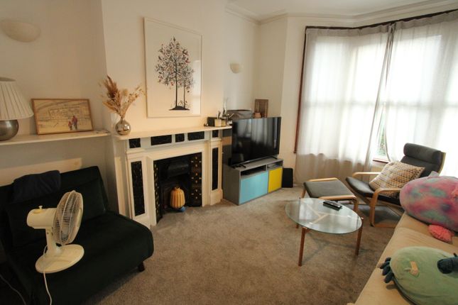 25, Chasefield Road, London photo 2