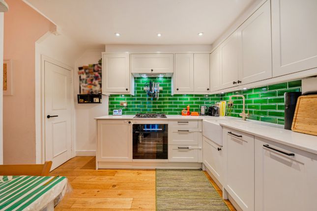 19A,, Rita Road, London photo 4