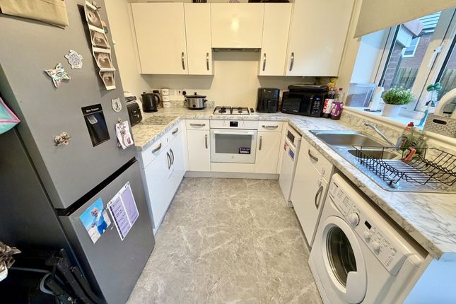 34, Kingfisher Drive, Yeovil photo 3