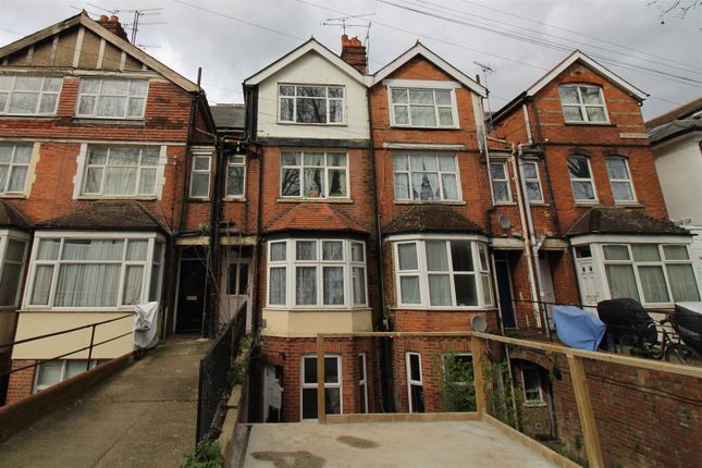 Flat to rent in London Road, Reading, Berkshire