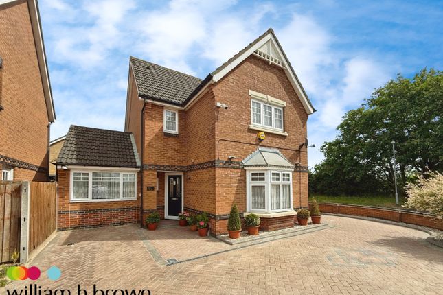 Thumbnail Detached house to rent in Cole Avenue, Chadwell St. Mary, Essex