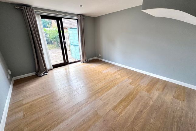 32, Ashleigh Drive, Nuneaton photo 2