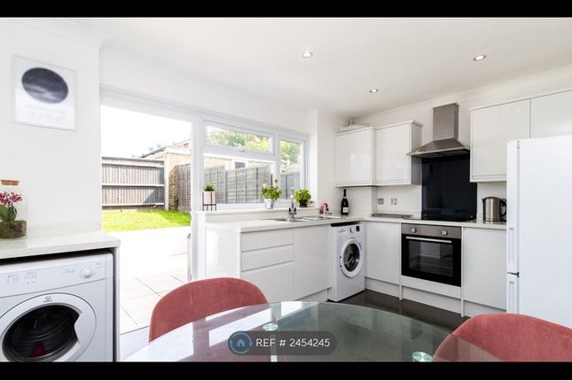 A Nightingale Close, Rainham, Gillingham photo 5