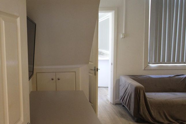 Room 1, 58, Portman Street, Middlesbrough photo 2