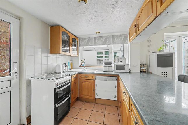 33, Penfold Road, Worthing photo 3