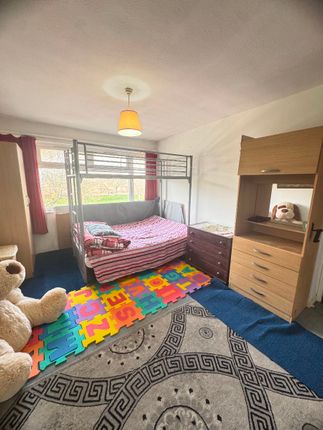 245 Beverley Drive, Edgware photo 5