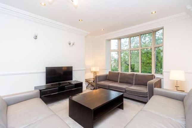 Flat to rent in Park Road, London