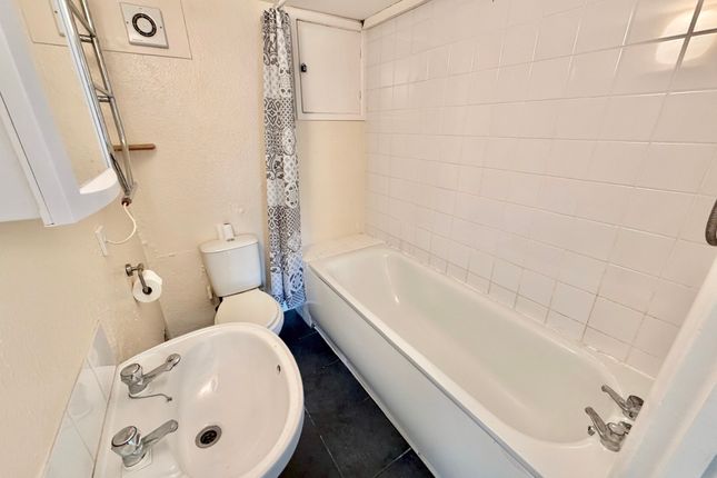 Basement Flat, 37 Parkfield Road, Torquay photo 5