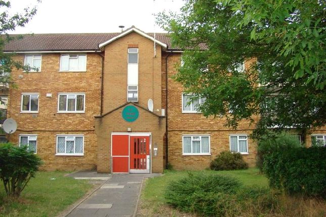 Flat for sale in Croyde Avenue, Hayes, Greater London