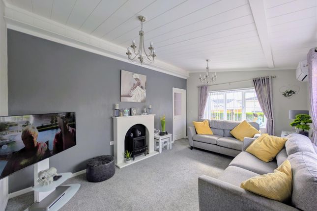 4 The Bramleys, Orchard Park, Gloucester photo 2