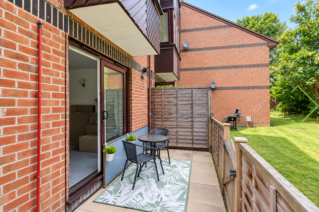 22 Hamburgh Court, Waltham Cross photo 4