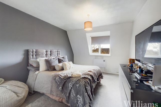 Flat for sale in Dormer Close, Aylesbury