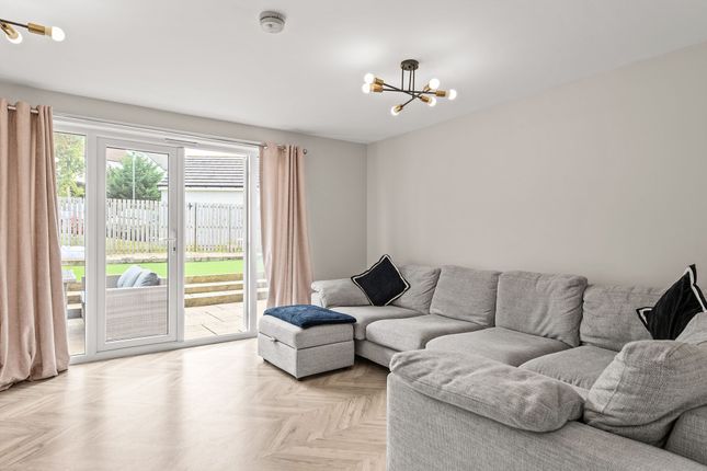 5 Blane Crescent, Dunfermline photo 4