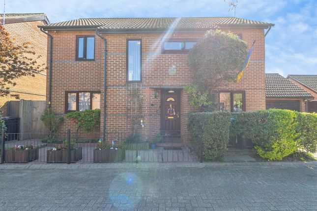 38, Pearse Grove, MILTON KEYNES photo 2