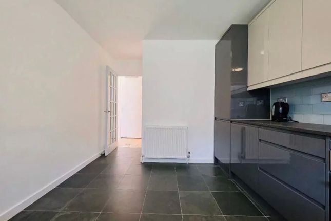 Flat 1, 174, Ballards Lane, London photo 5