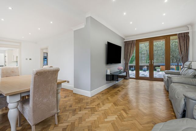 24, The Holdings, Hertfordshire photo 4