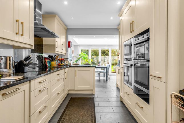 2 Rose Meadow, Dassels, Ware photo 2