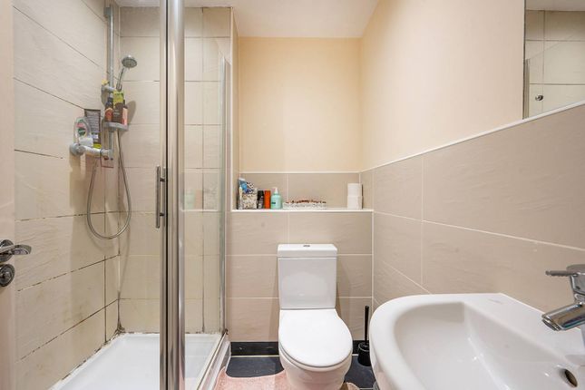 Flat for sale in Drayton Green Road, Ealing, London