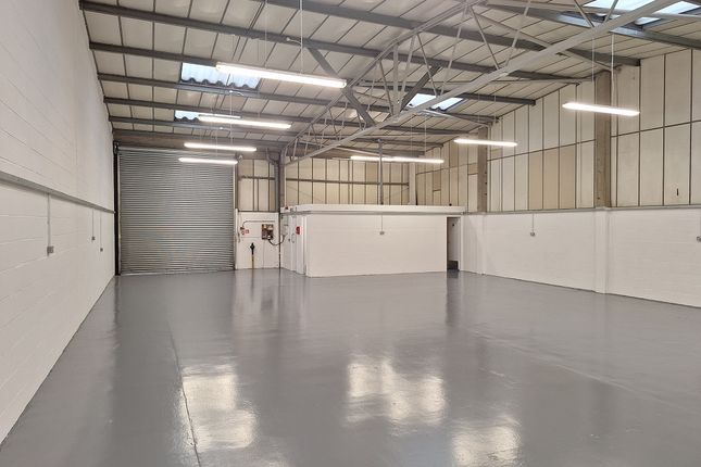 Industrial to let in Barnfield Road, Swindon