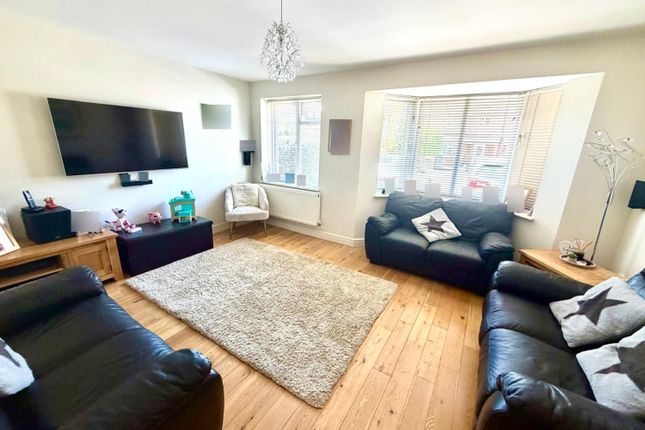 19a, The Crescent, Egham photo 3