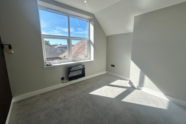 Flat E, Horley photo 4