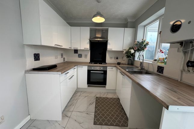 10, Mansfield Court, Peterborough photo 2