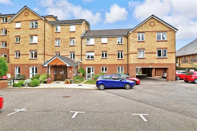 Thumbnail Flat for sale in Walderslade Road, Walderslade, Chatham, Kent