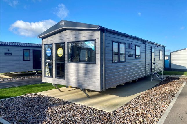 Thumbnail Mobile/park home for sale in Mill Rythe Coastal Village, 16 Havant Road, Hayling Island, Hampshire