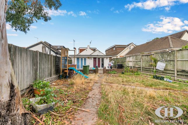 19, Knighton Way Lane, Uxbridge photo 3