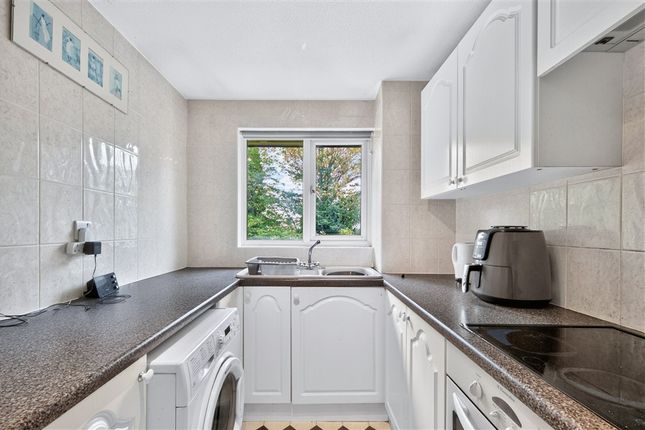 Overton Drive, Romford photo 2