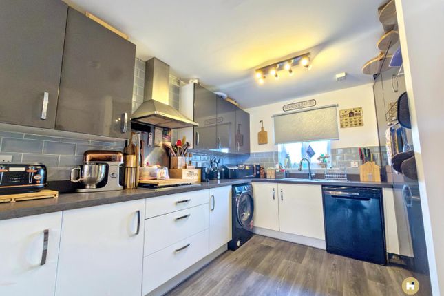 36, Scampston Drive, Wakefield photo 2