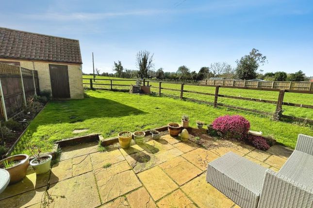 29, West End, Northwold photo 2