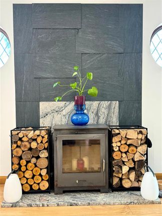 Fireplace.Jpg