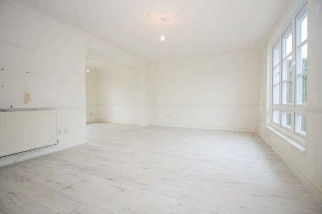 47 Muirfield Road, Watford photo 2