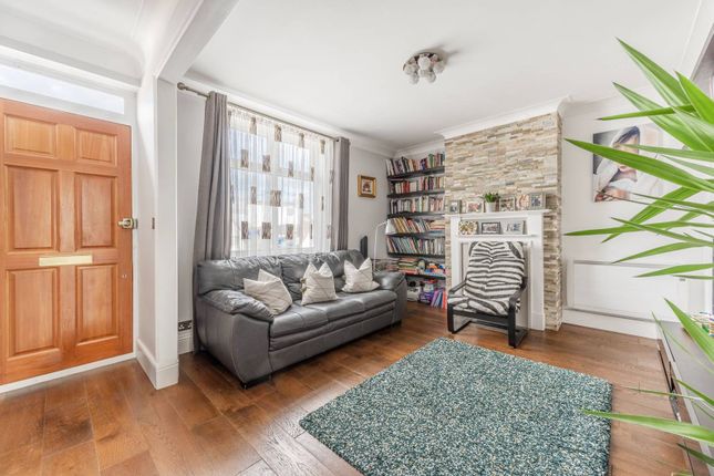 Flat for sale in Pennine Drive, Cricklewood, London